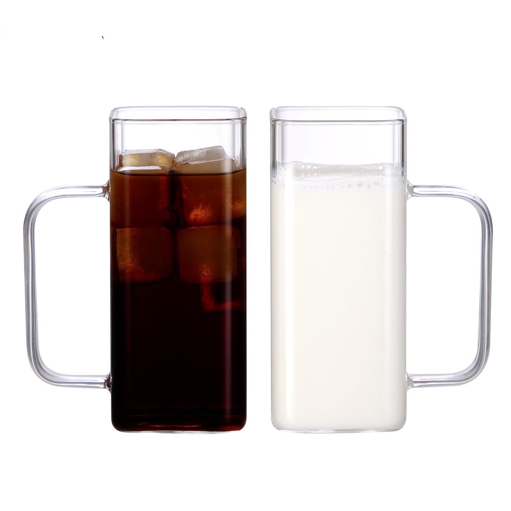 Almina Trendy Glas Tumbler Set – 2 Trinkgläser aus klarem Glas, ideal für Getränke wie Cola und Milch, mit Eishinzufügen.
Zwei moderne Almina Glas Tumbler – Set aus 2 klaren Trinkgläsern, perfekt für kalte Getränke wie Cola oder Milch.
Almina 2-teiliger Glas Tumbler Set, elegantes Design für Kaltgetränke – Cola und Milch im transparenten Glas.
Almina Trinkgläser Set – 2 elegante Glas Tumbler für Cola und Milch, geeignet für jedes Zuhause.
Almina Trinkgläser Set – 2 elegante Glas Tumbler für Cola und Milch, 